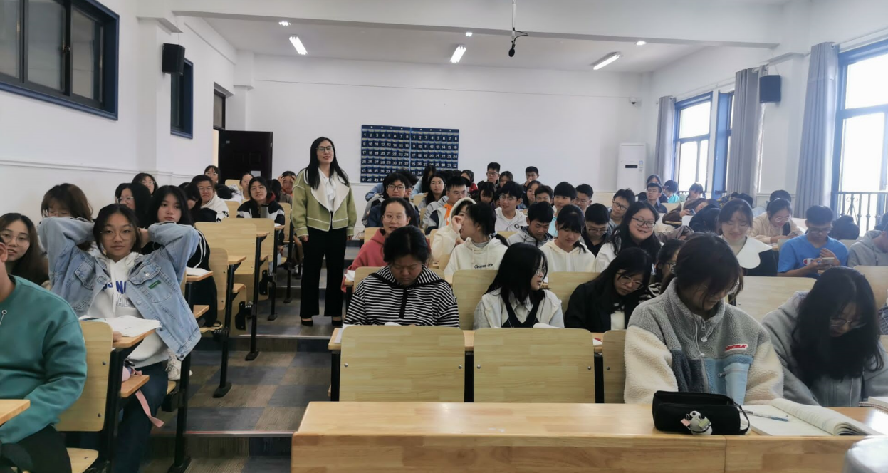 我院开展新生班主任见面会活动